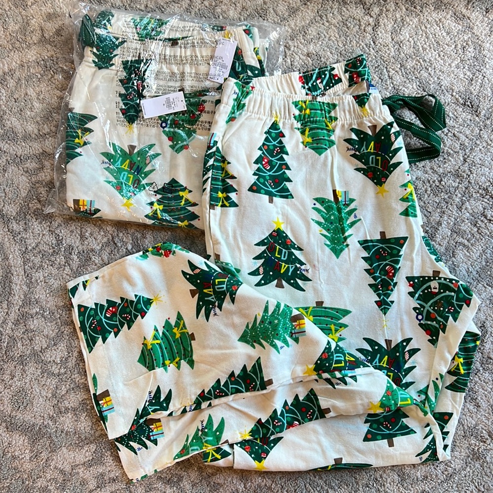 Old navy NWT Christmas tree pajama pants